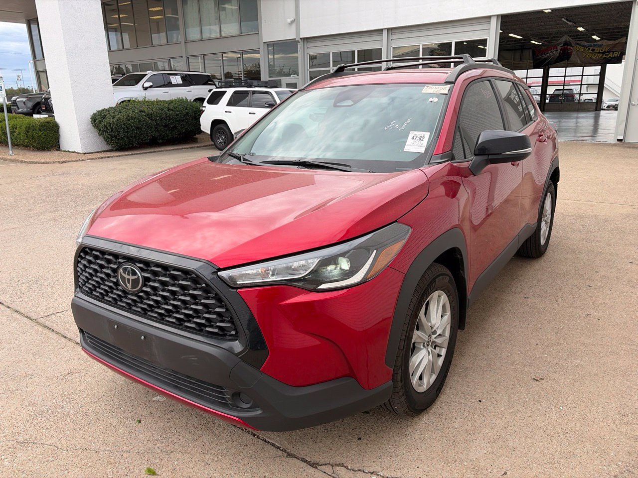 Used 2025 Toyota Corolla Cross LE FWD image 6