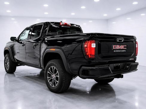 Used 2024 GMC Canyon AT4 AWD/4WD image 3