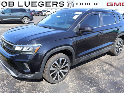 Used 2022 Volkswagen Taos SE image 2