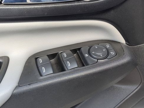 Used 2022 Chevrolet Equinox LT w/ Driver Convenience Package FWD image 19