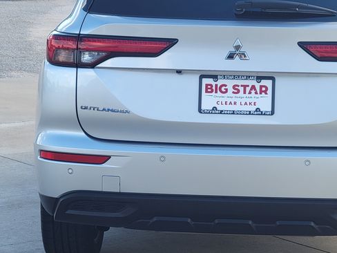 Used 2024 Mitsubishi Outlander SE Black Edition image 8