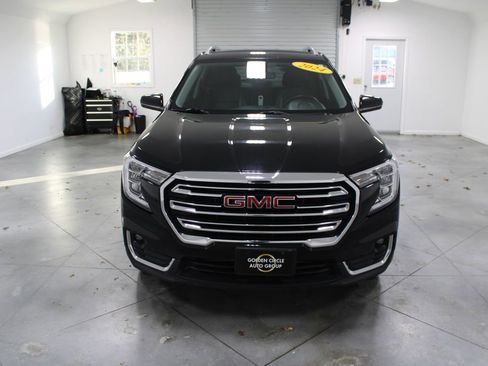 Used 2024 GMC Terrain SLT image 3