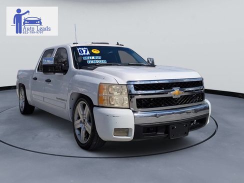 Used 2007 Chevrolet Silverado 1500 LT w/ Texas Edition image 2