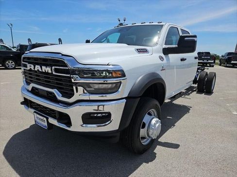 New 2026 RAM 5500 Tradesman AWD/4WD image 31