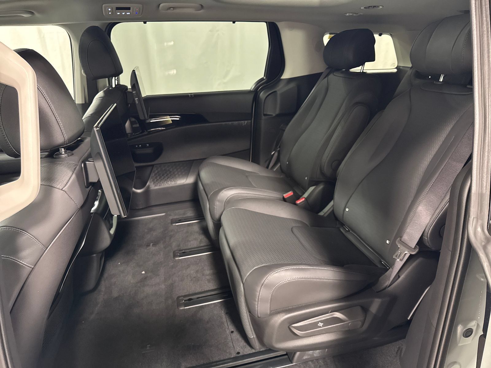 New 2026 Kia Carnival SX Prestige FWD image 7