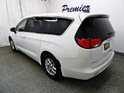 Used 2021 Chrysler Voyager LX FWD image 4