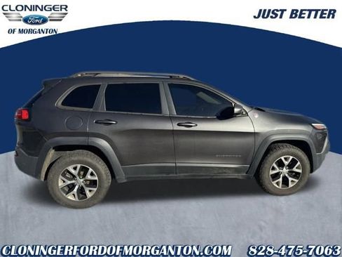 Used 2017 Jeep Cherokee Trailhawk image 13