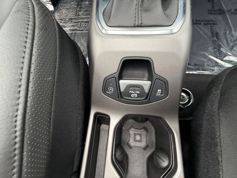 Used 2020 Jeep Renegade Altitude AWD/4WD image 17