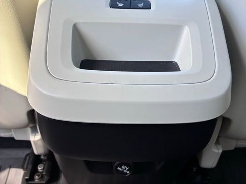 Used 2020 Volvo XC60 T5 Momentum w/ Protection Package Premier image 18