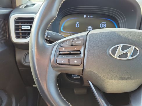 Used 2023 Hyundai Venue Limited image 22