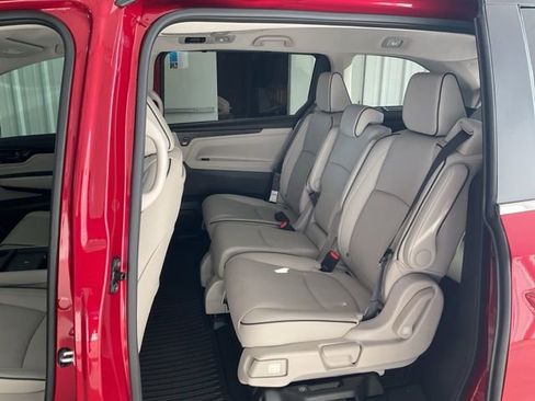 New 2026 Honda Odyssey Touring image 17