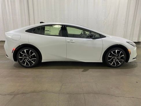 New 2026 Toyota Prius Plug-In Hybrid FWD image 2