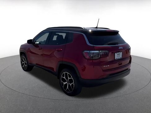 Used 2025 Jeep Compass Limited AWD/4WD image 10