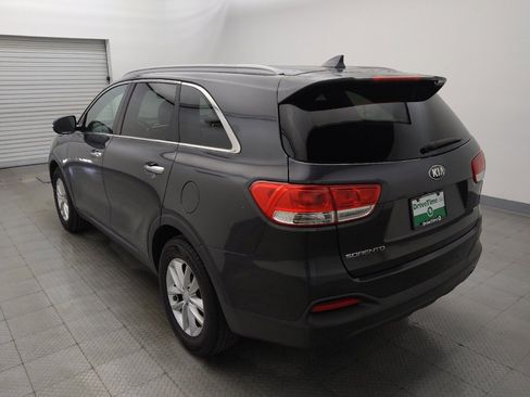 Used 2018 Kia Sorento FWD image 5