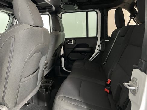 Used 2022 Jeep Wrangler Unlimited Sahara image 26