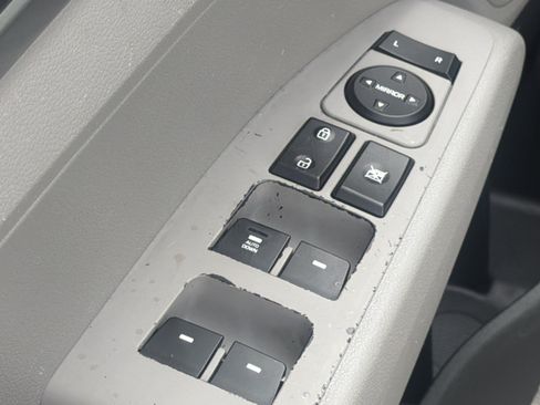 Used 2020 Hyundai Elantra SE FWD image 17