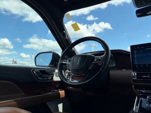 Used 2022 Lincoln Navigator Reserve AWD/4WD image 56