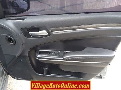 Used 2018 Chrysler 300 Touring w/ Sport Appearance Package image 32
