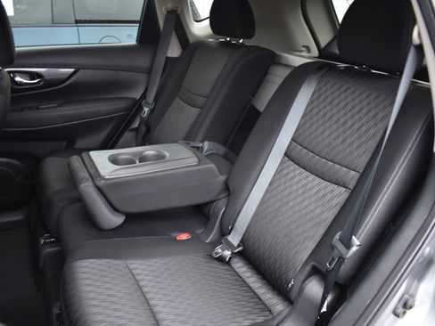 Used 2018 Nissan Rogue SV image 26