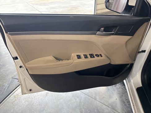 Used 2018 Hyundai Elantra SE image 15