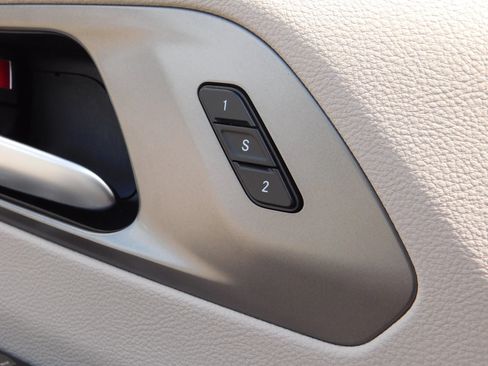 Used 2024 Chrysler Pacifica Limited FWD image 29
