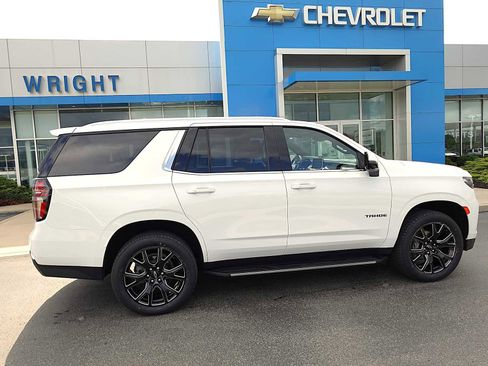 Used 2023 Chevrolet Tahoe LT w/ Luxury Package AWD/4WD image 2