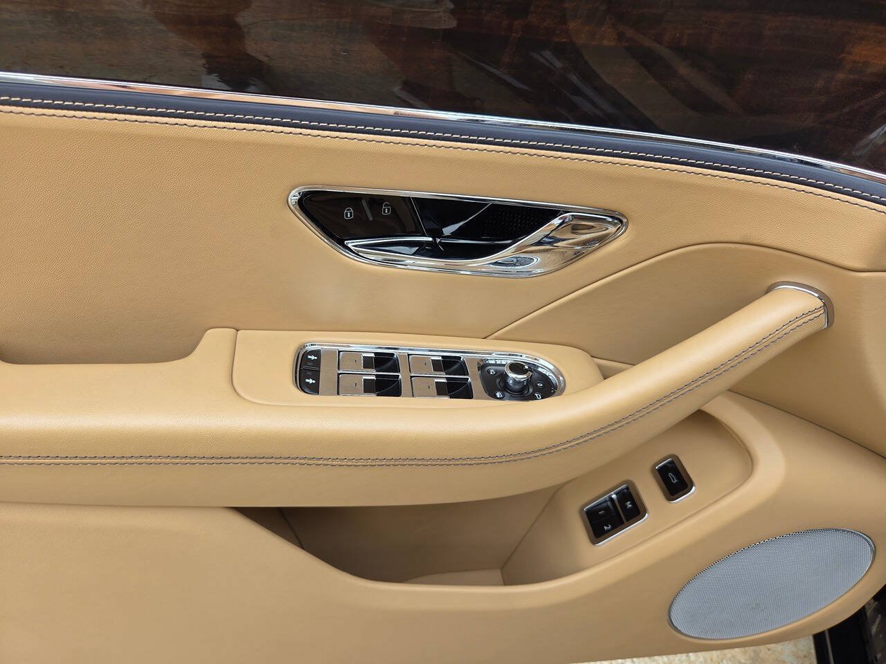 Used 2021 Bentley Flying Spur V8 AWD/4WD image 21