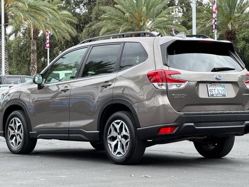 Used 2023 Subaru Forester Premium AWD/4WD image 5