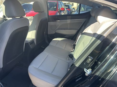 Used 2017 Hyundai Elantra SE image 11