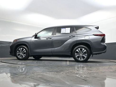Used 2024 Toyota Highlander XLE image 37