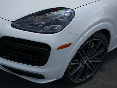 Used 2023 Porsche Cayenne Turbo AWD/4WD image 44