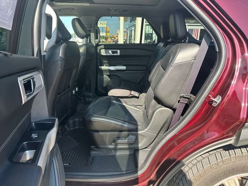 Used 2022 Ford Explorer Limited w/ Equipment Group 301A AWD/4WD image 21