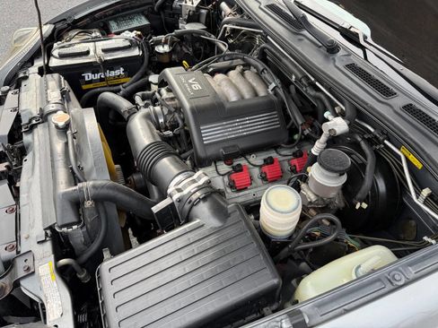 Used 2000 Isuzu VehiCROSS image 27