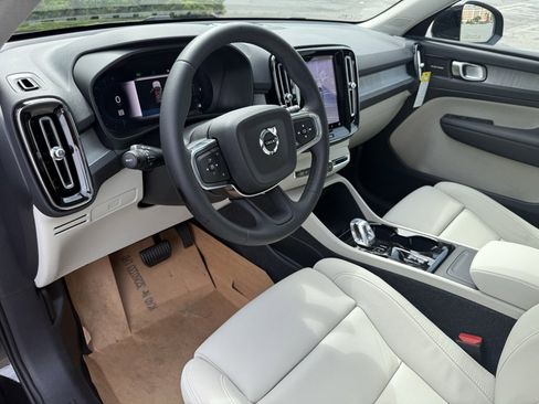 New 2025 Volvo XC40 B5 Ultra w/ Climate Package image 22