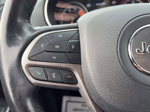 Used 2019 Jeep Cherokee Limited image 26