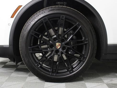 Certified 2025 Porsche Macan Electric image 28