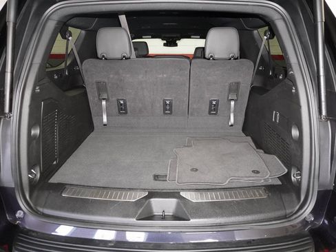 Used 2025 Chevrolet Suburban RST image 8