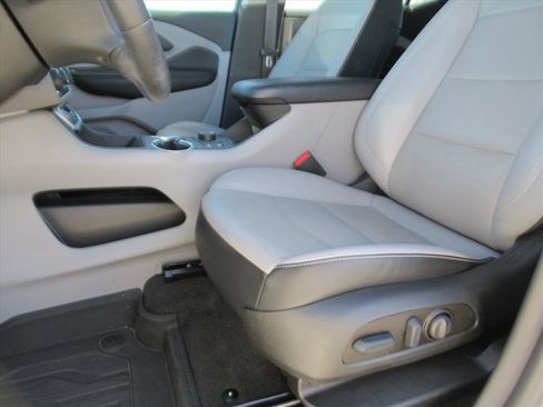 Used 2022 GMC Terrain SLT w/ Infotainment Package II image 16