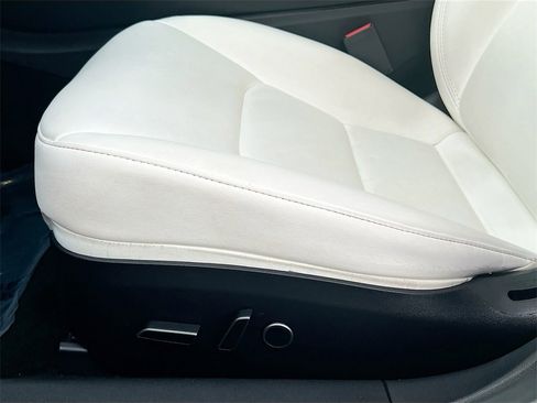 Used 2022 Tesla Model 3 Performance image 17