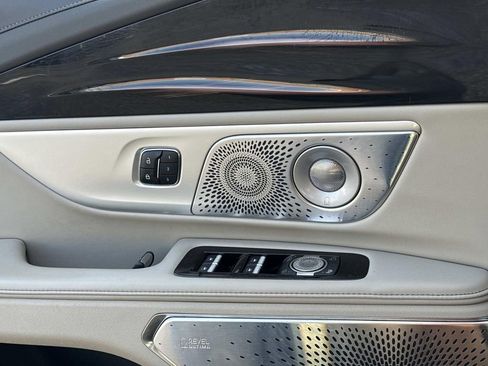 Used 2025 Lincoln Nautilus Reserve image 23