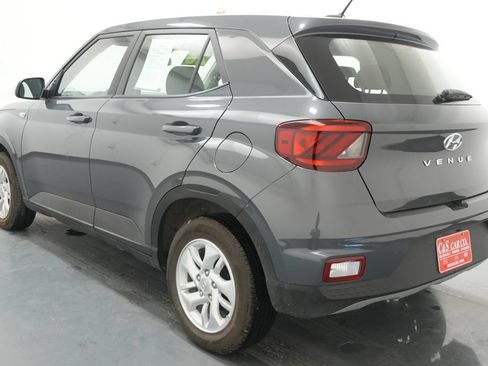 Used 2026 Hyundai Venue SE FWD image 6