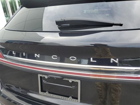 Certified 2022 Lincoln Nautilus Reserve image 5