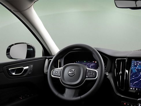 Certified 2025 Volvo XC60 B5 Core w/ Protection Package Premier image 32