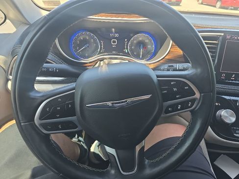 Used 2022 Chrysler Pacifica Limited FWD image 15