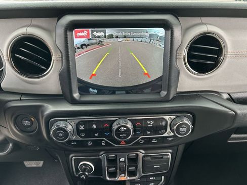 Used 2023 Jeep Wrangler Altitude image 15