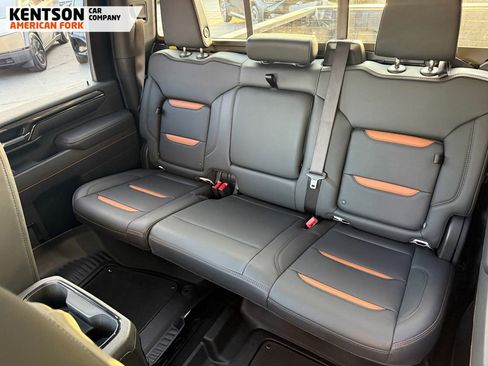 Used 2025 GMC Sierra 2500 AT4 image 38