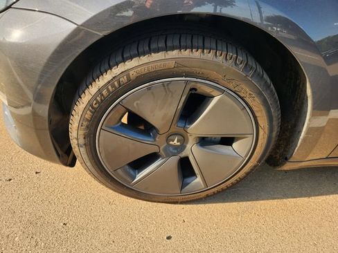 Used 2023 Tesla Model 3 Standard Range RWD image 9