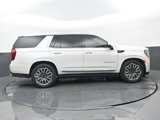 Used 2023 GMC Yukon Denali Ultimate AWD/4WD image 2