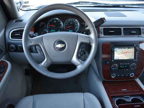 Used 2009 Chevrolet Avalanche LTZ image 11