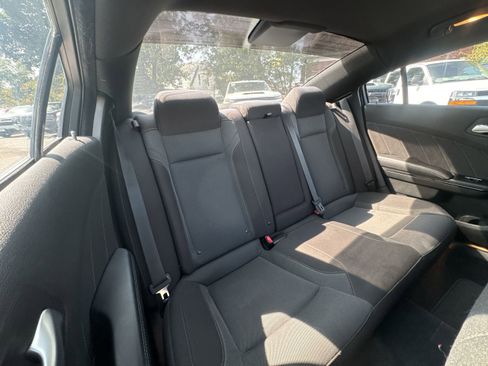 Used 2018 Dodge Charger R/T w/ Blacktop Package image 27